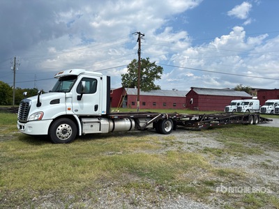 2019 Freightliner Cascadia 113 4x2 Car Carrier Truck