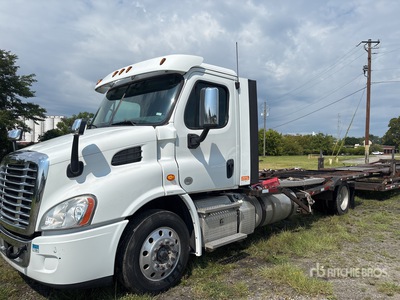 2019 Freightliner Cascadia 113 4x2 Autotransporter