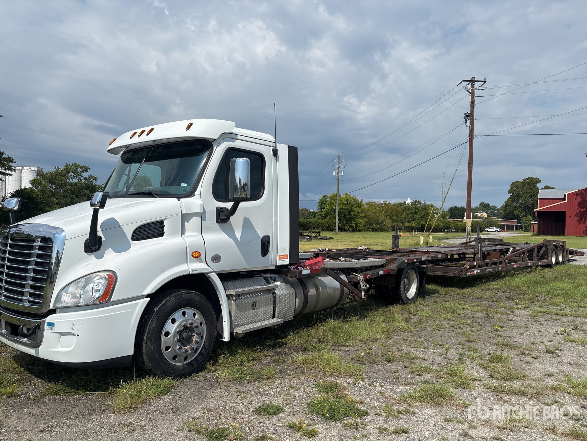 2019 Freightliner Cascadia 113 4x2 S/A Car Carrier Truck