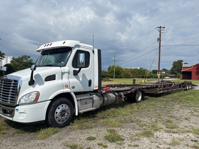 2019 Freightliner Cascadia 113 4x2 S/A Car Carrier Truck