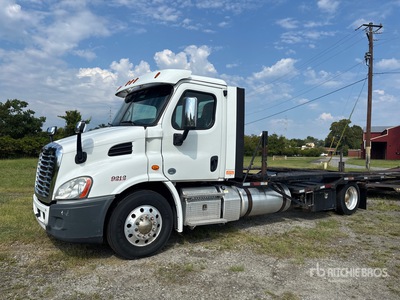 2019 Freightliner Cascadia 113 4x2 カーホーラ