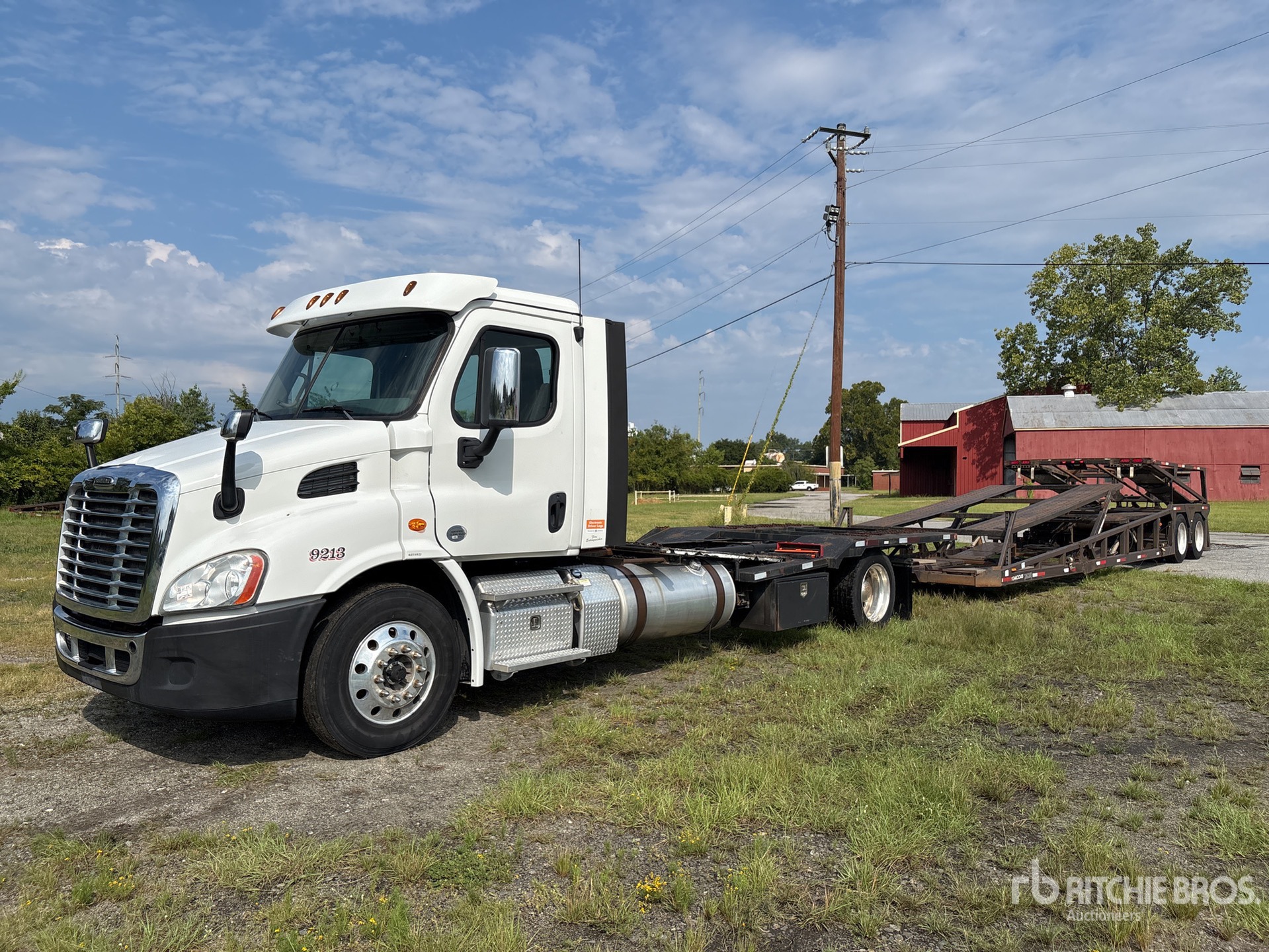 2019 Freightliner Cascadia 113 4x2 S/A Car Carrier Truck