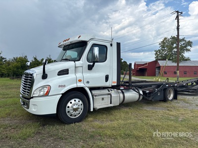 2019 Freightliner Cascadia 113 4x2 Car Carrier Truck