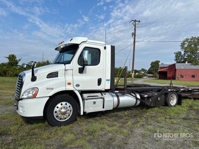 2019 Freightliner Cascadia 113 4x2 カーホーラ