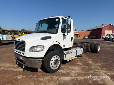 2015 Freightliner M2 106 4x2 Ciężarówka do przewozu samochodów