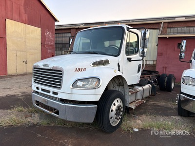 2015 Freightliner M2 106 4x2 S/A Ciężarówka do przewozu samochodów