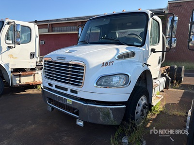 2015 Freightliner M2 106 4x2 S/A Ciężarówka do przewozu samochodów