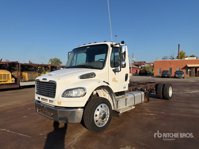 2015 Freightliner M2 106 4x2 S/A Ciężarówka do przewozu samochodów