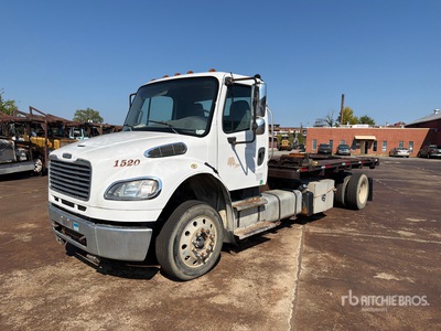 2015 Freightliner M2 106 4x2 S/A Ciężarówka do przewozu samochodów