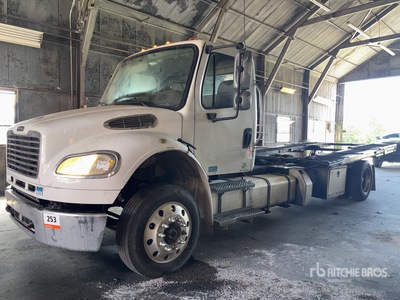 2016 Freightliner M2 106 4x2 Camion transporteur de Voitures
