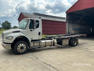 2016 Freightliner M2 106 4x2 カーホーラ