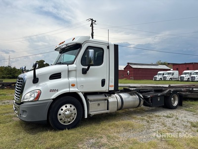 2020 Freightliner Cascadia 113 4x2 Ciężarówka do przewozu samochodów