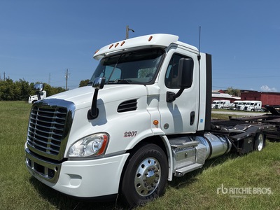 2020 Freightliner Cascadia 113 4x2 Camion transporteur de voitures