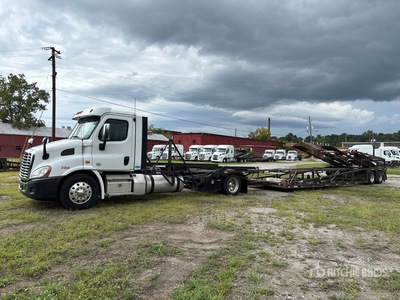2020 Freightliner Cascadia 113 4x2 Car Carrier Truck