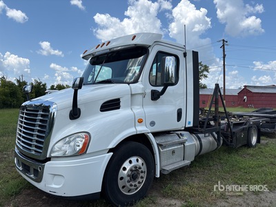 2020 Freightliner Cascadia 113 4x2 カーホーラ