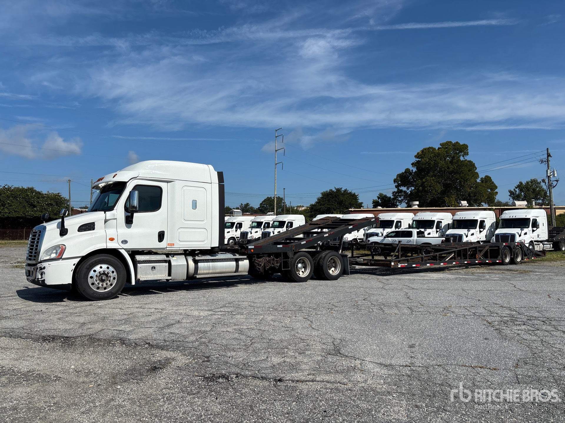 2020 Freightliner Cascadia 113 6x4 Sleeper Car Carrier Truck