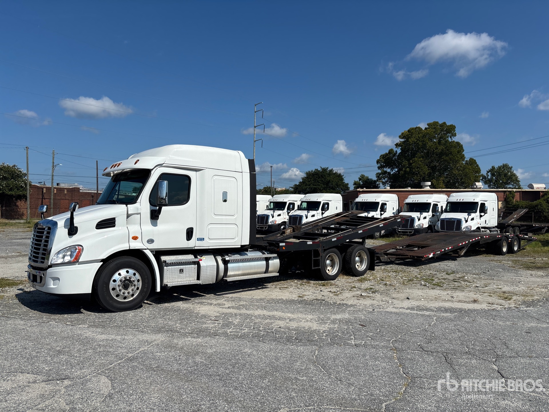 2020 Freightliner Cascadia 113 6x4 Sleeper Car Carrier Truck