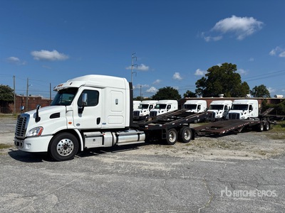 2020 Freightliner Cascadia 113 6x4 Sleeper Autotransporter