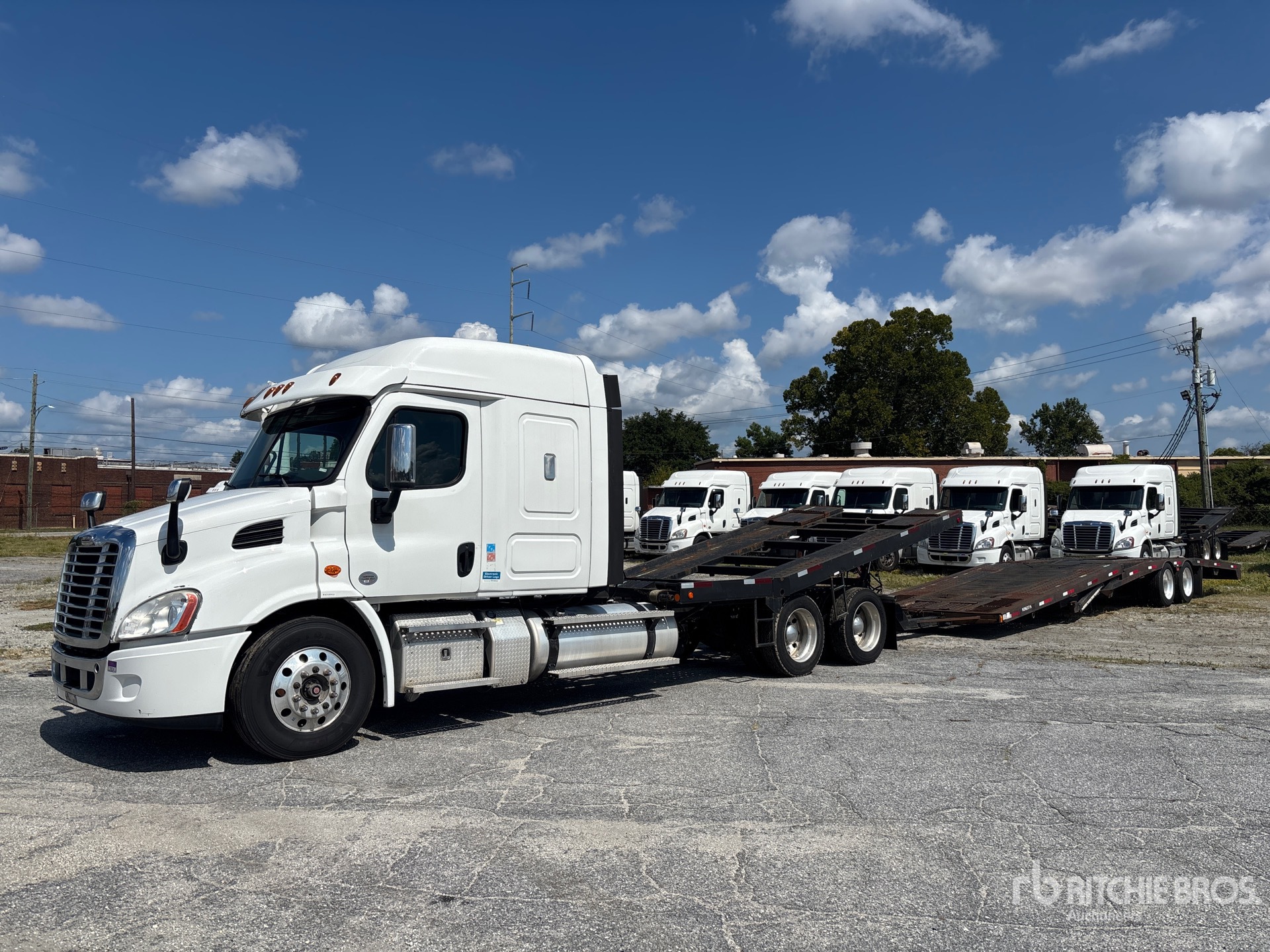 2020 Freightliner Cascadia 113 6x4 Sleeper Car Carrier Truck