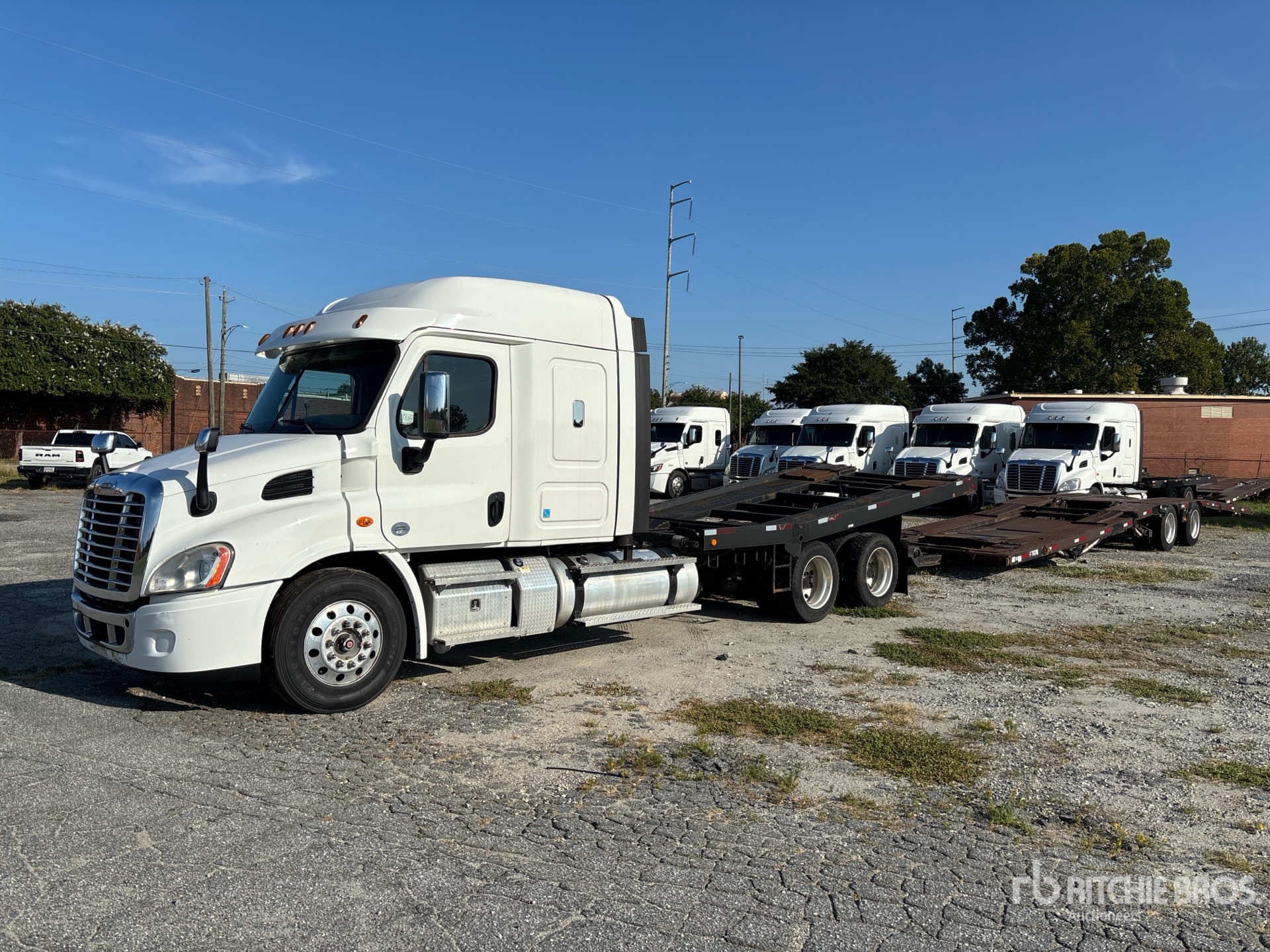 2020 Freightliner Cascadia 113 6x4 Sleeper Car Carrier Truck