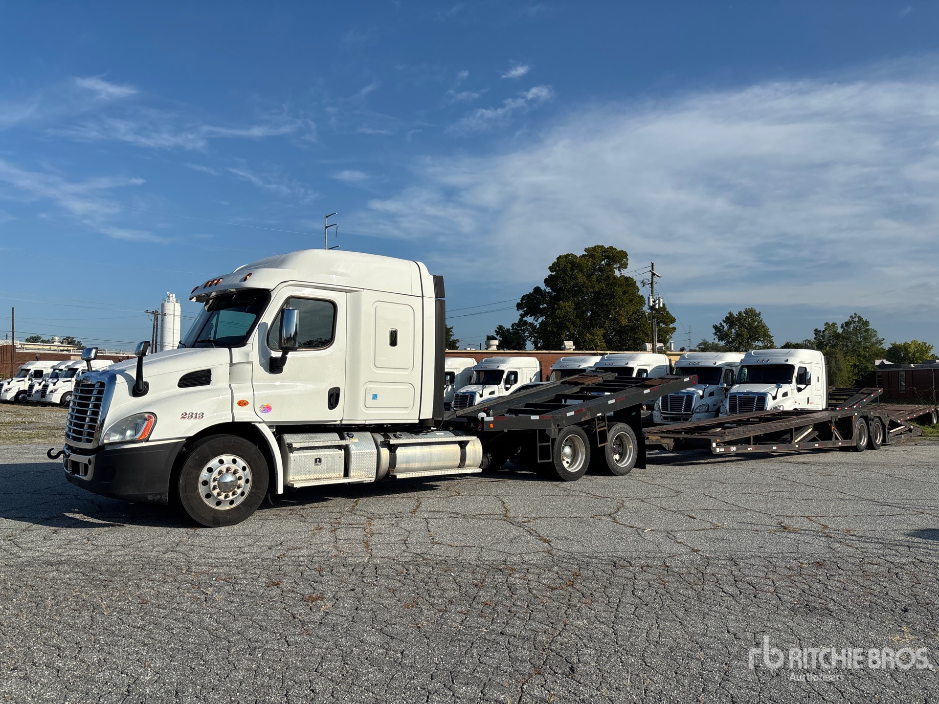 2020 Freightliner Cascadia 113 6x4 Sleeper Car Carrier Truck