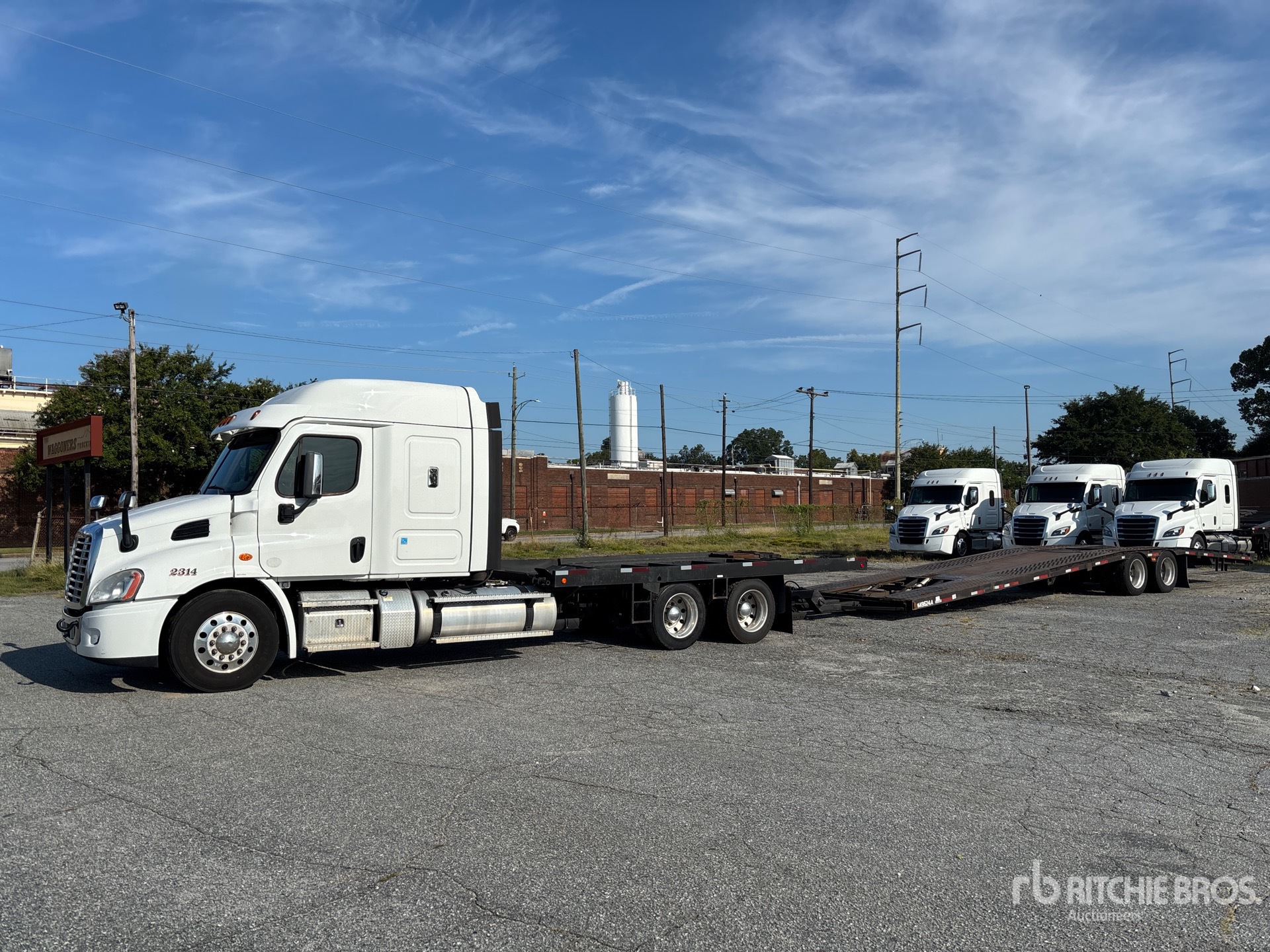 2020 Freightliner Cascadia 113 6x4 Sleeper Car Carrier Truck