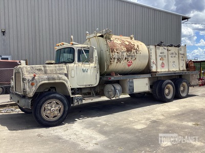1987 Mack RD686S 6x4 Lube Truck