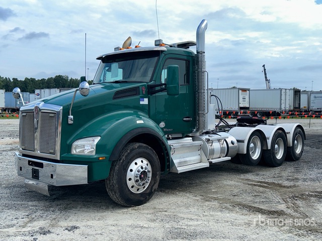 2017 Kenworth T880 8x4 Tri/A Day Cab Truck Tractor
