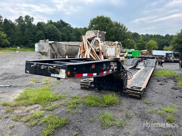 2017 Trail King TK110HDG Tri/A Removable Gooseneck Paver Special Lowboy Trailer
