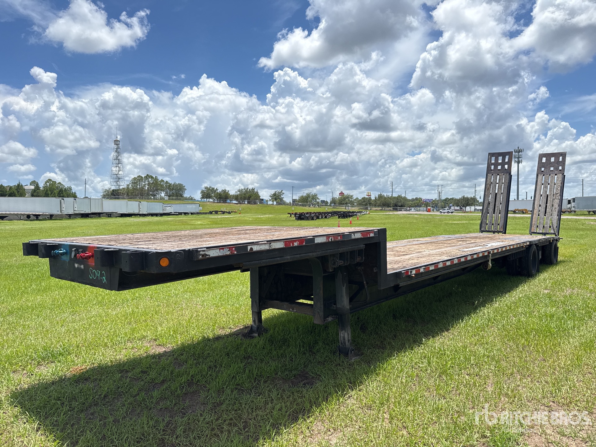 2007 Fontaine EDFTY8048WSAWK 48 ft T/A Spread Axle Step Deck Trailer