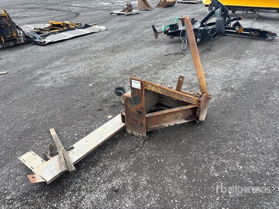 Quantity of (1) Hydraulic Snow Plow Mount トラック付属品 - Fits Truck