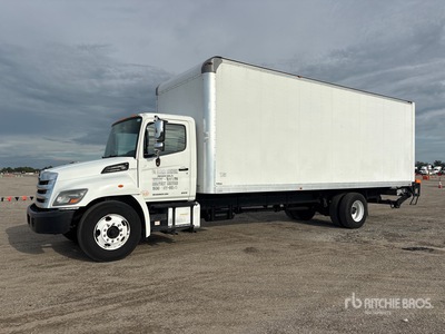2016 Hino 268 4x2 Camion fourgon