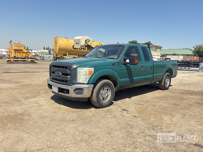 2013 Ford F-250 XL 4x2 Extended Cab بيك اب