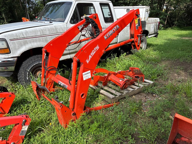 Kubota LA525 Front Loader Attachment