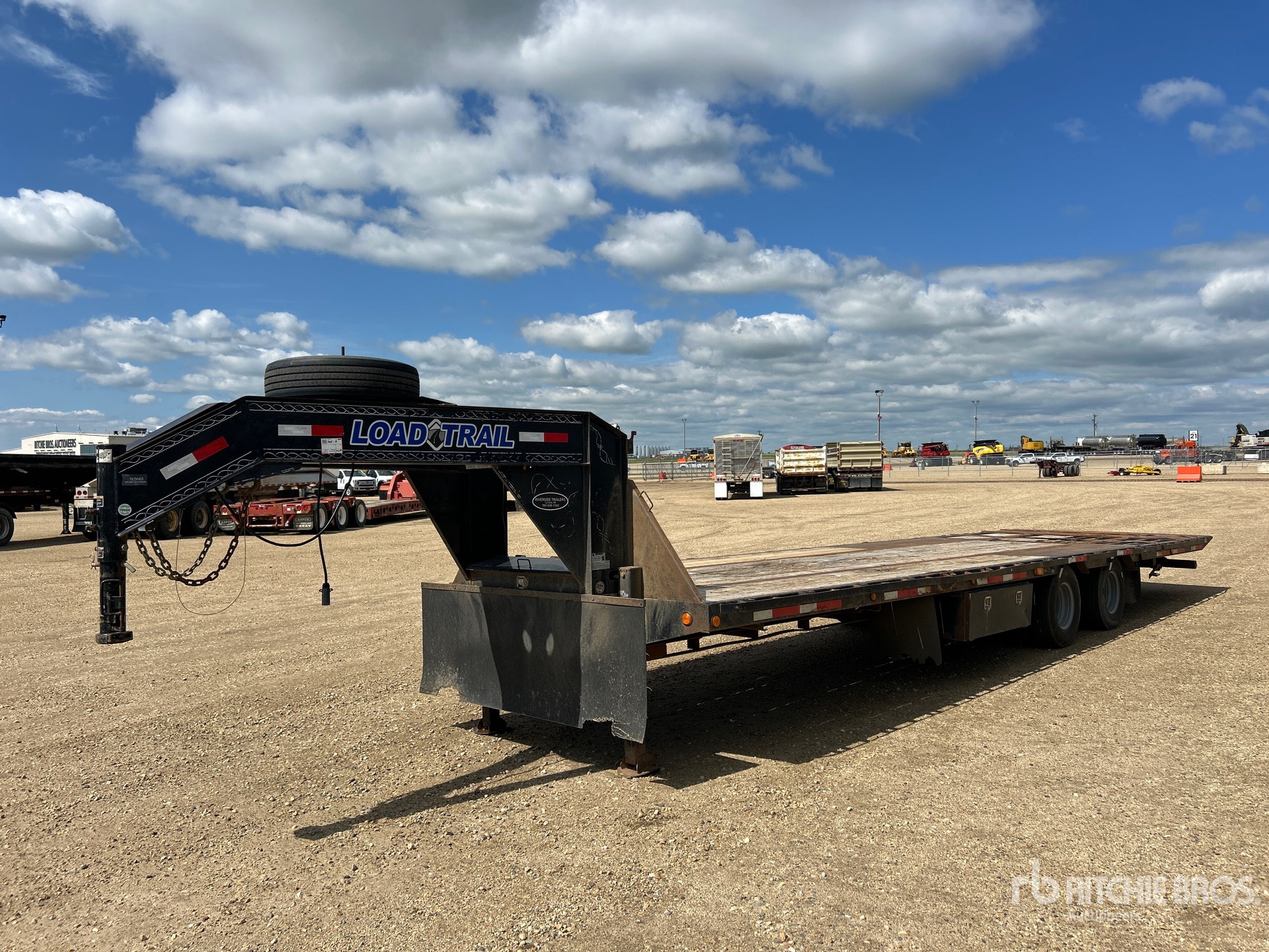 2018 Load Trail 32 ft T/A Gooseneck Hydraulic Tail Trailer
