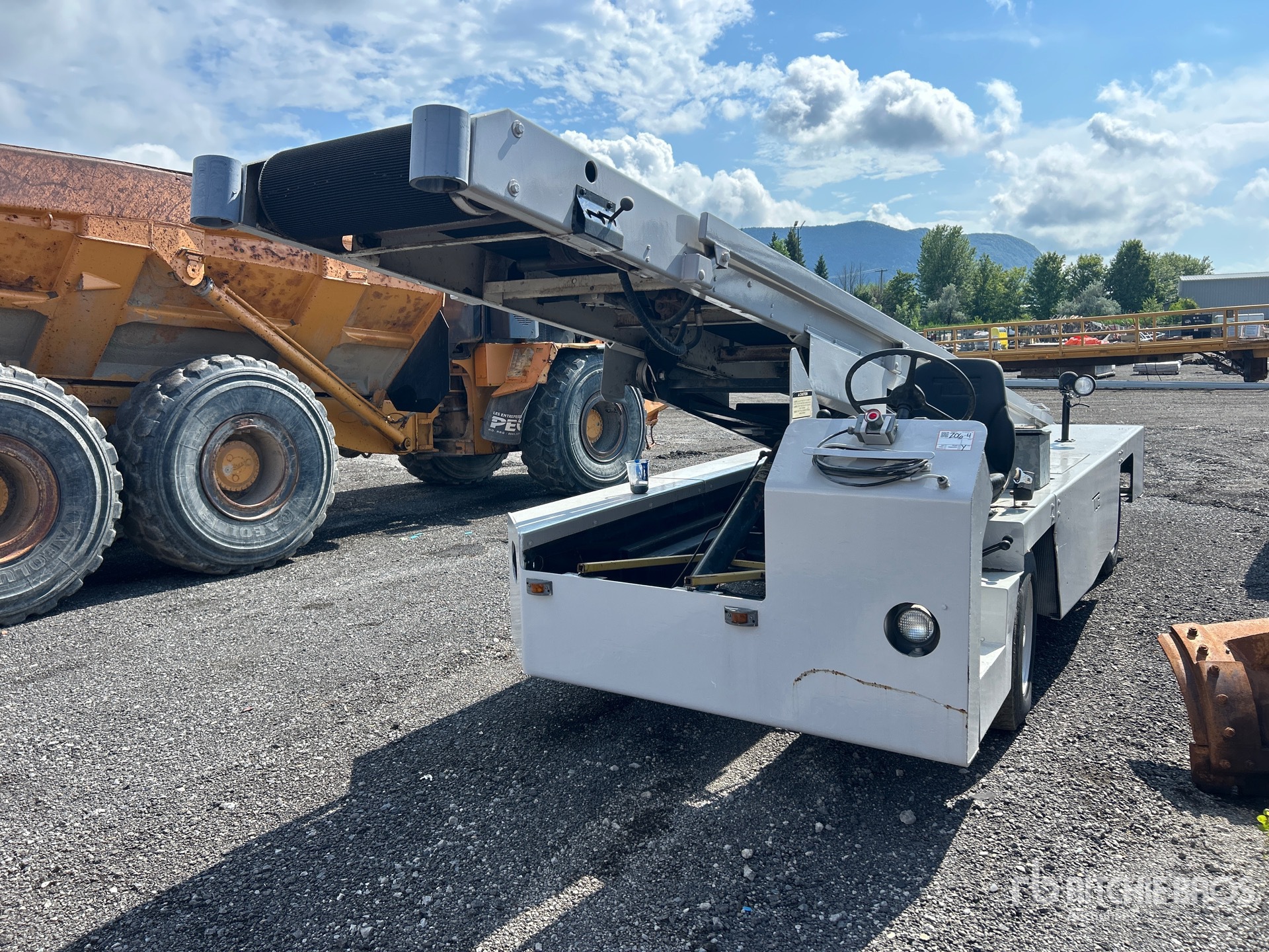 1992 Tug 24 in x 24 ft Portable Transfer Belt Loader