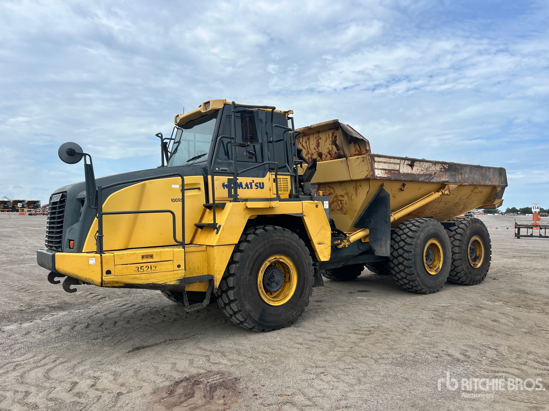 2015 Komatsu HM300-5 Articulated Dump Truck