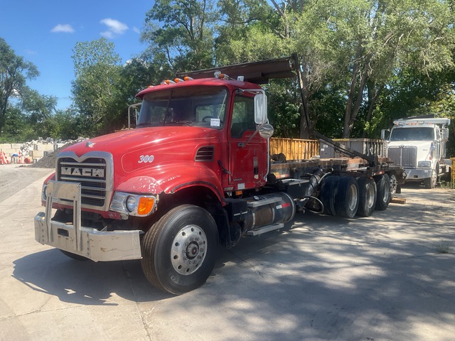 2003 Mack CV713 10x4 Roll-Off Truck