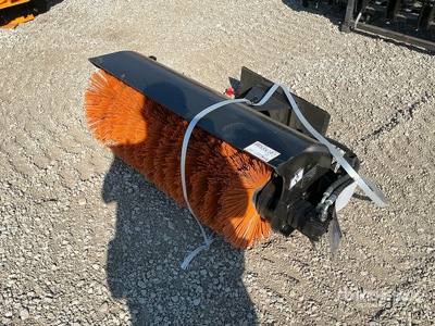 2026 GIYI GY-QSJ 39 in Mini Skid Steer Broom (Unused)