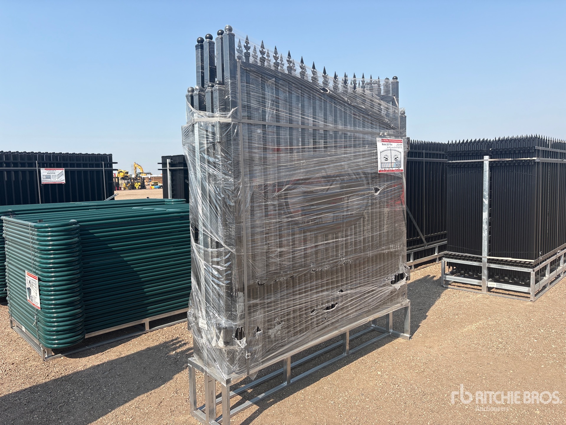 SUNTOP S0714-4 14 ft x 7 ft Wrought Iron Driveway Gate (Unused)