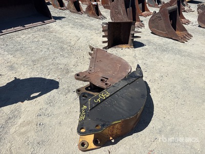 Quantity of (4) 12" 12" 22" 16 Cazo para excavadora