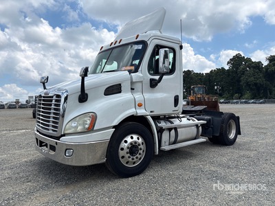 2012 Freightliner Cascadia 113 4x2 S/A Day Cab Truck Tractor