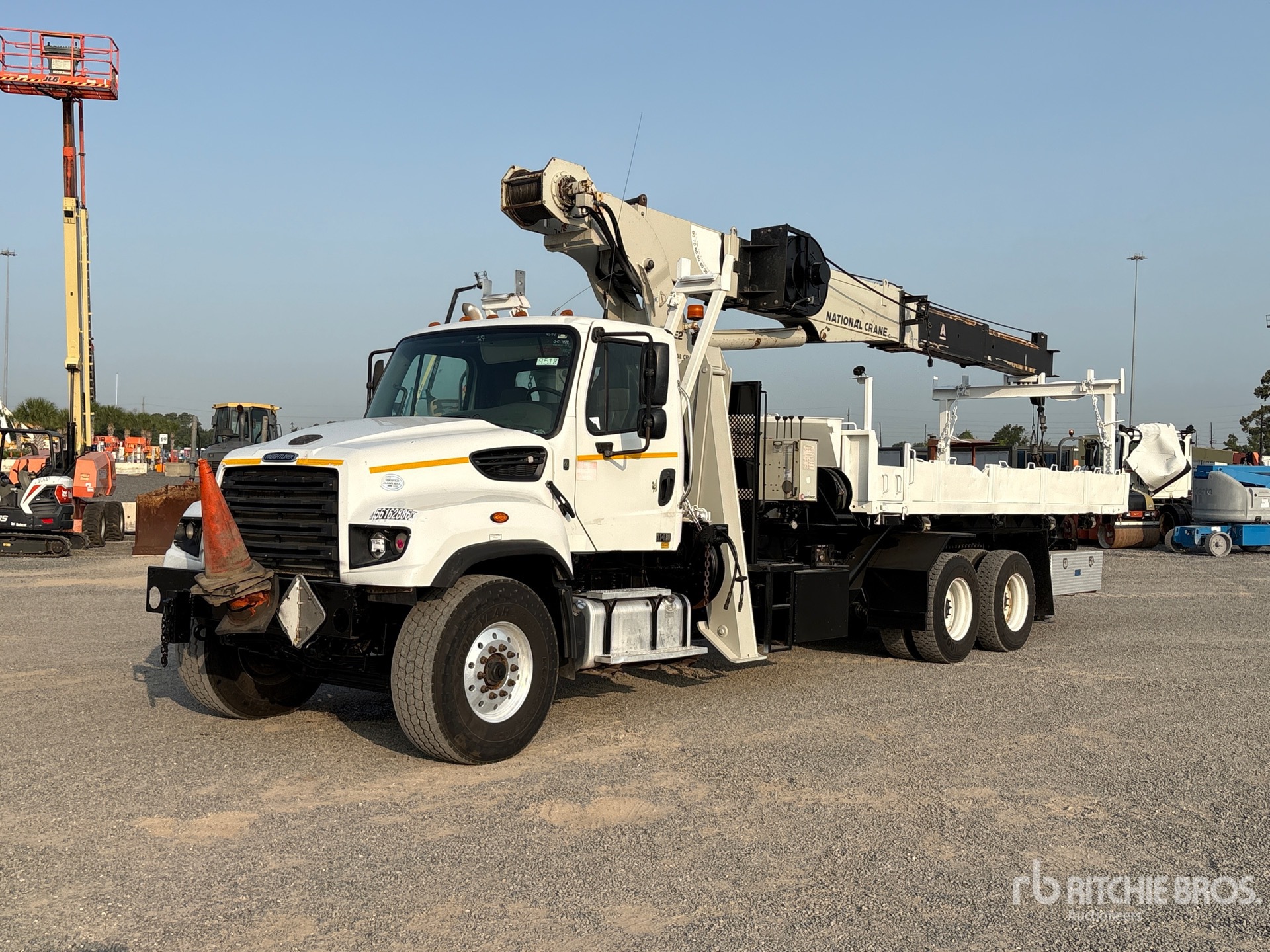 National 600E2 40000 lb Straight Boom on 2015 Freightliner 114SD 6x4 Boom Truck