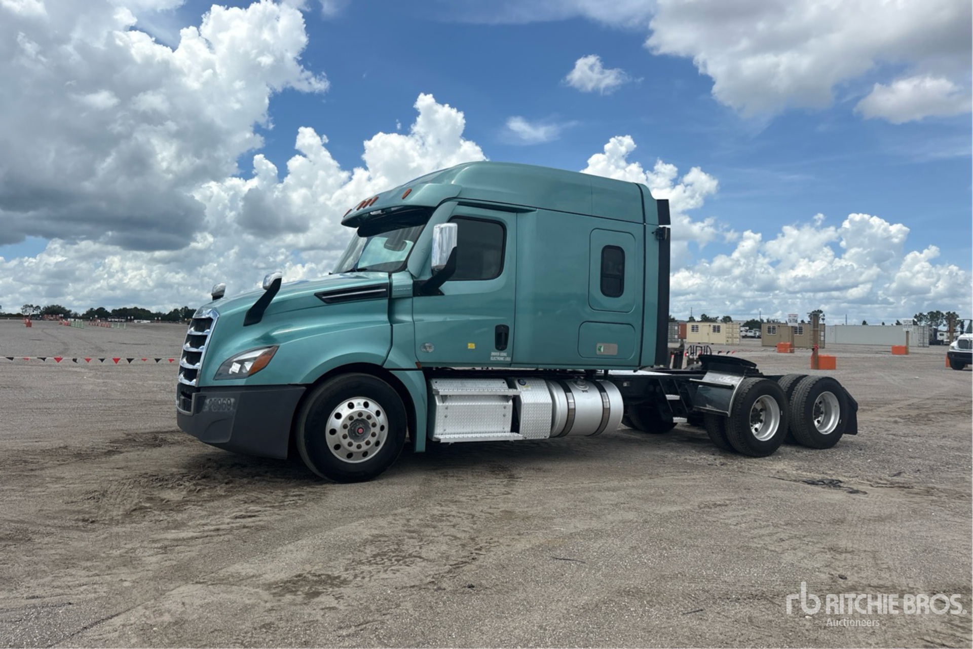 2020 Freightliner Cascadia 126 6x4 T/A Sleeper Truck Tractor