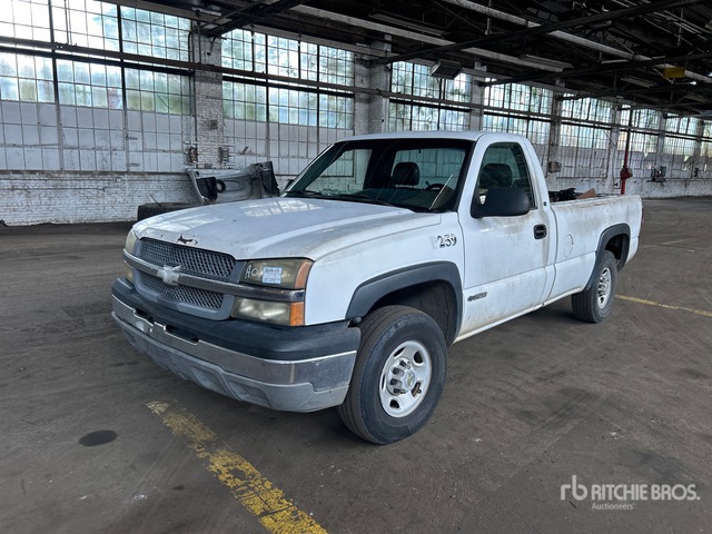 2004 Chevrolet Silverado 2500 4x2 Pickup