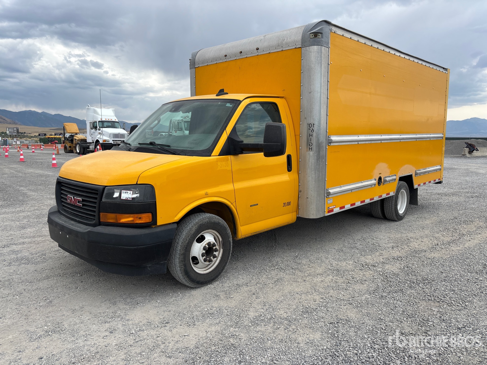 2019 GMC Savana 4x2 Moving Van Truck