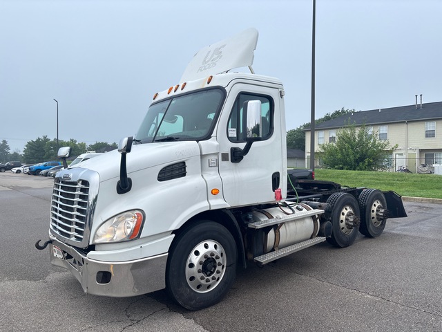 2013 Freightliner CA113 6x4 T/A Day Cab Truck Tractor 2013 Freightliner CA113 6x4 T/A Day Cab Truck Tractor