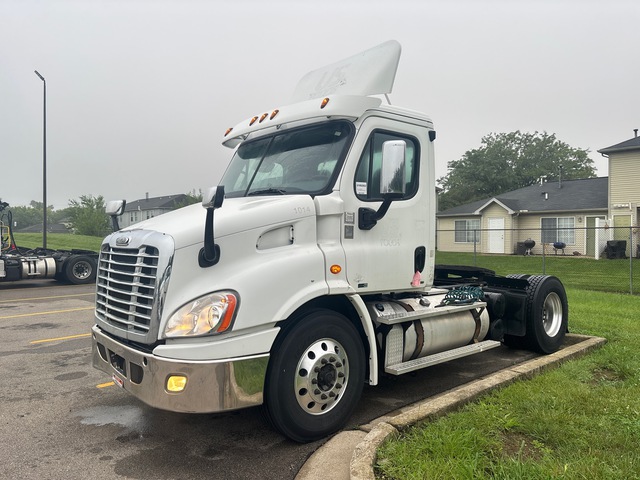 2012 Freightliner CA113 4x2 S/A Day Cab Truck Tractor 2012 Freightliner CA113 4x2 S/A Day Cab Truck Tractor