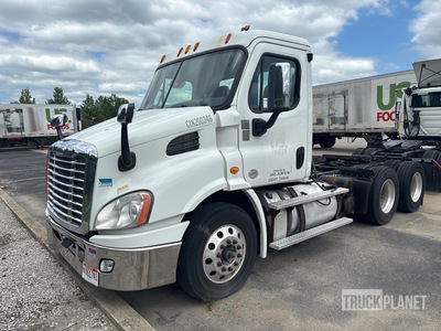 2015 Freightliner CA113 6x4 T/A Day Cab Truck Tractor (Inoperable)