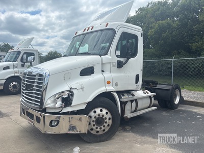 2016 Freightliner Cascadia 4x2 S/A Day Cab Truck Tractor (Inoperable)